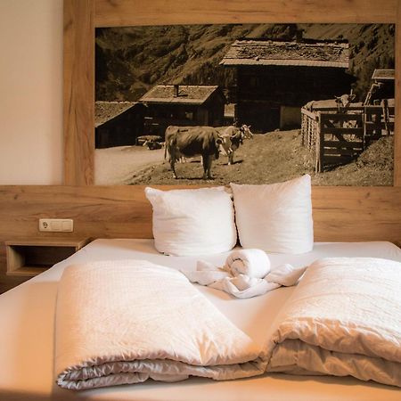 Hotel Traube Fliess Bagian luar foto